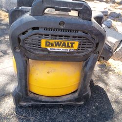 DeWalt Cordless 20 Volt Air Compressor 