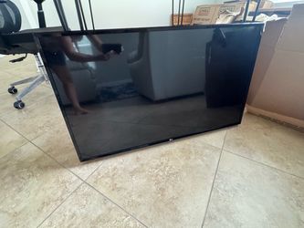 LG TV with wall mount 42” screen