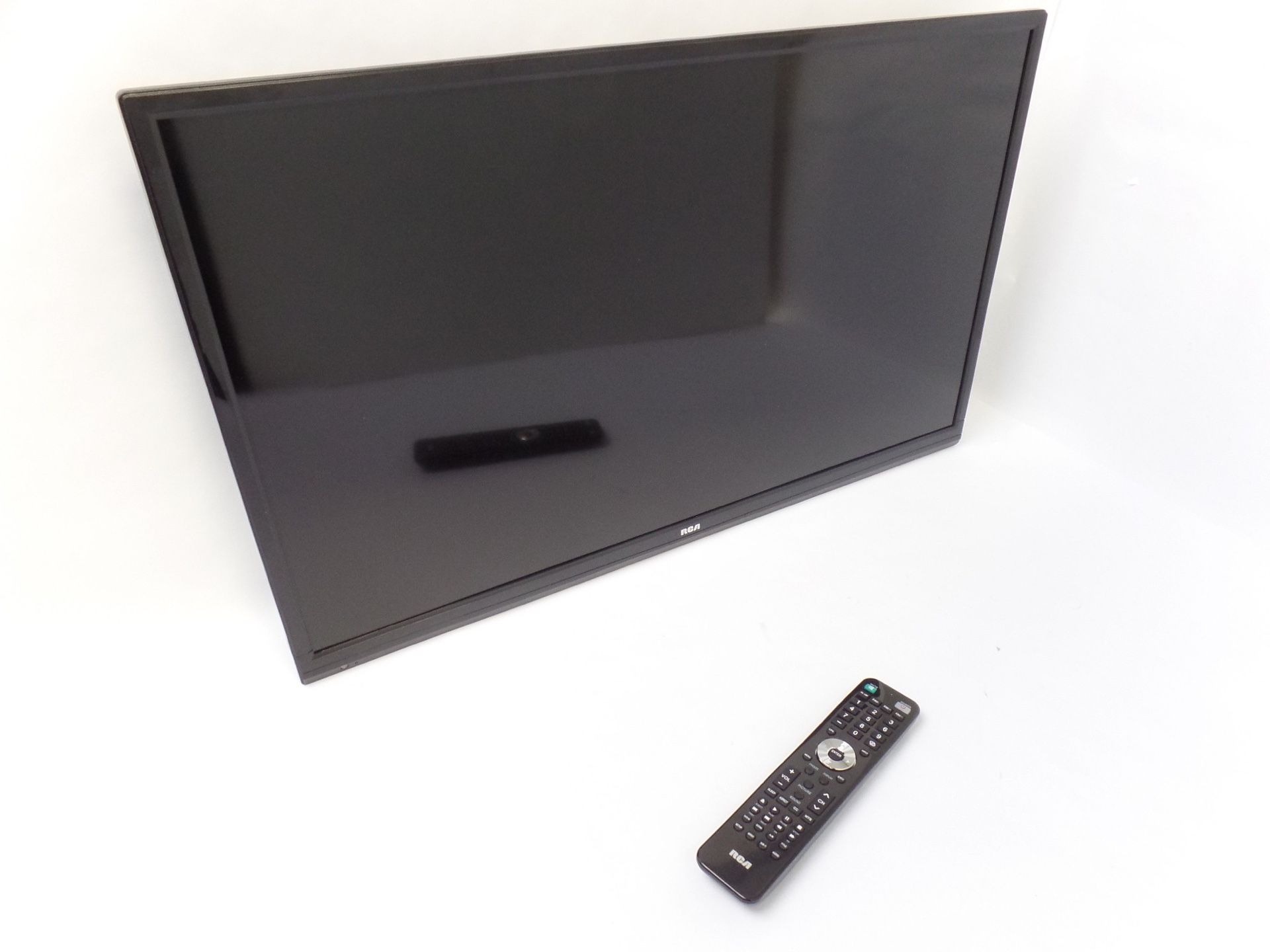 RCA 32” LED LCD HDTV For Gaming