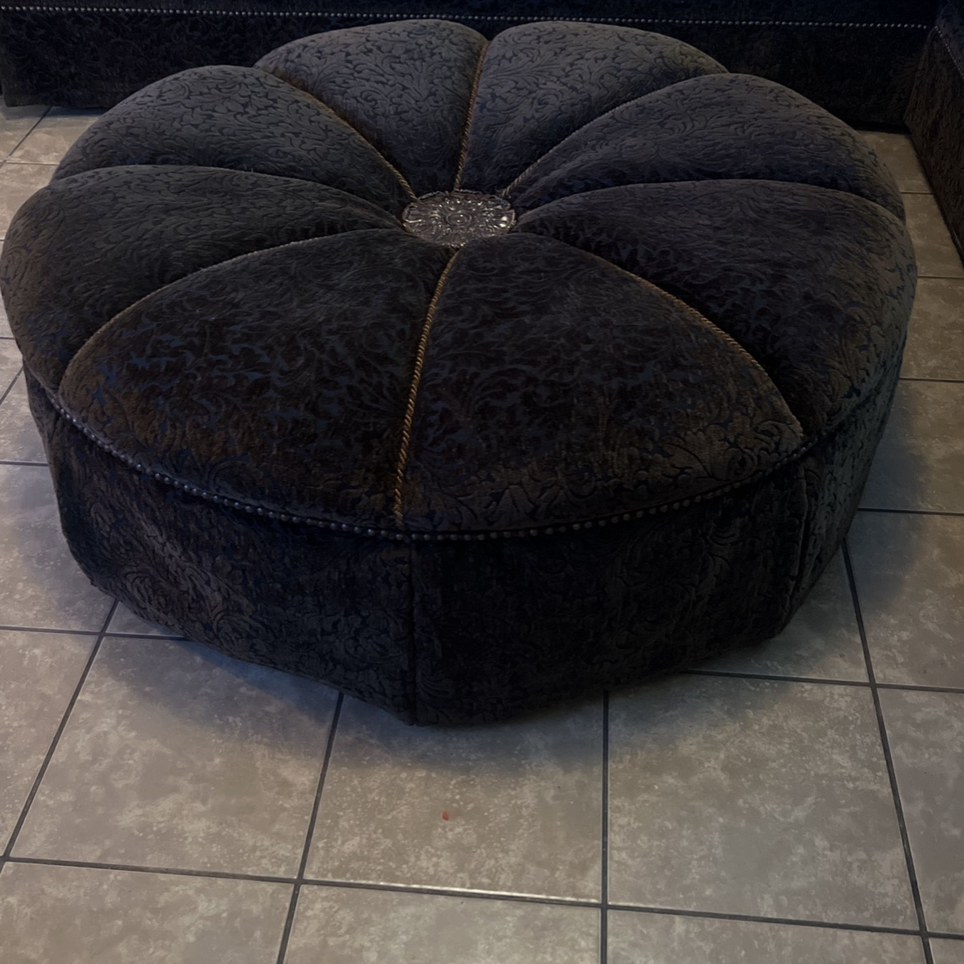 round ottoman