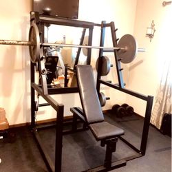 SE VENDE.  Squat Rack for home & garage Gym  with Olympic bar and olympic weight plates