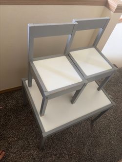 Kids table w 2 chairs