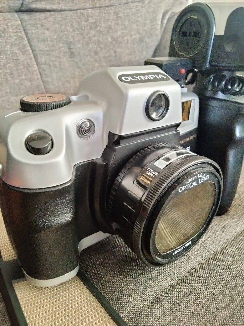 Olympia. DL2000 CAMARA. Red Eye.
