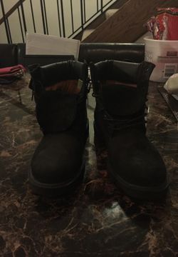 Black Timberlands size 8