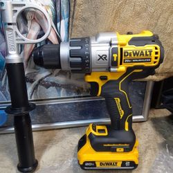 NEW DEWALT 20V XR 1/2 HAMMER DRILL DRIVER AND BATTERY 