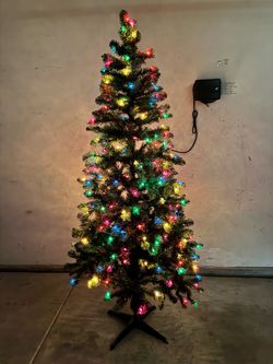 Pre lit 6.5’ Xmas tree Multicolor