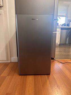 Hisense Silver Mini Fridge – 4.4 Cu. Ft.