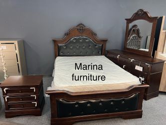 Traditional Dark Wood Bedroom Set