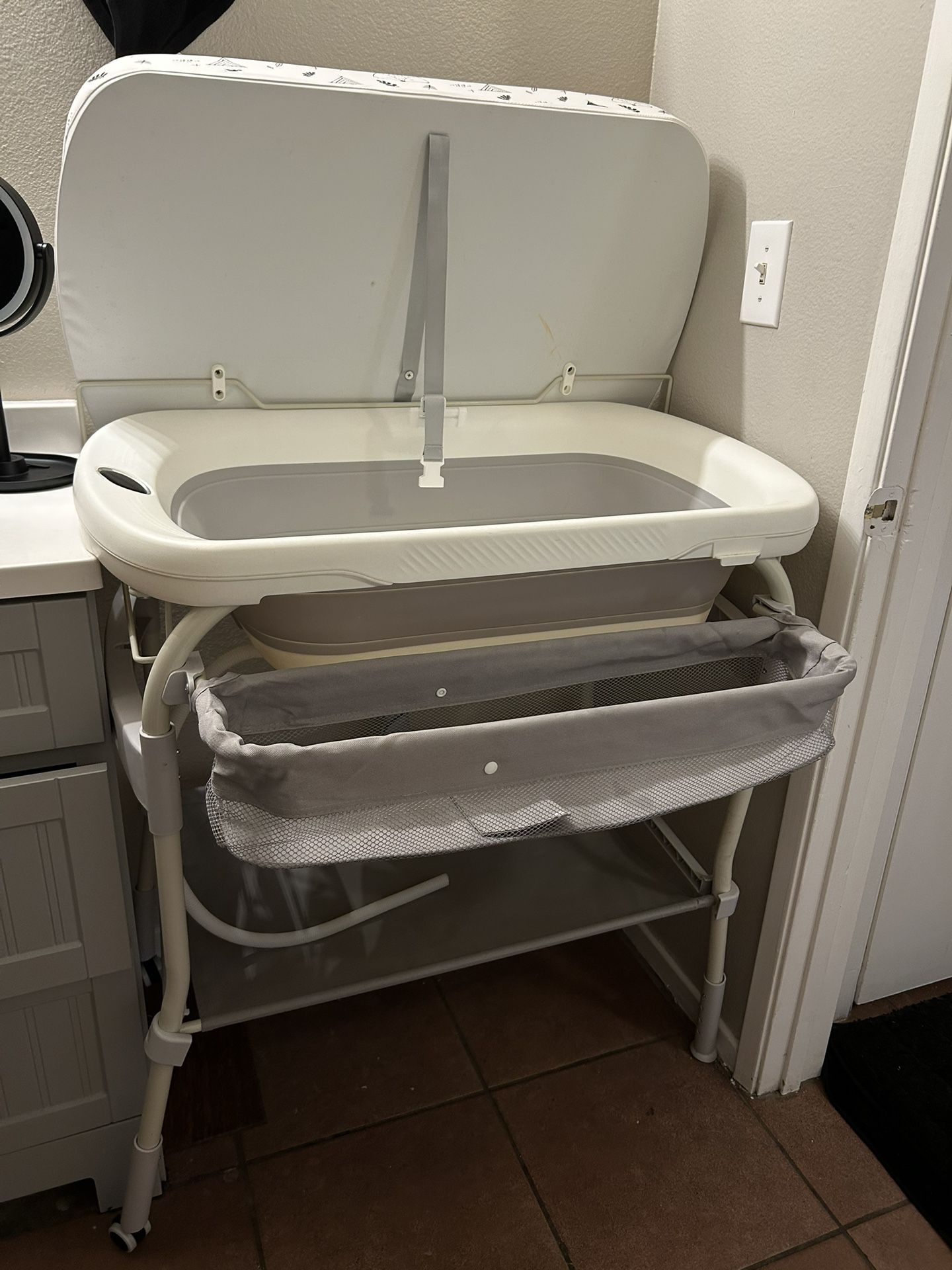 Bathtub & Changing Table,