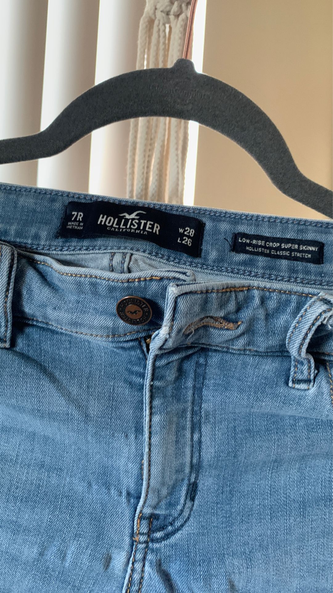 Hollister size 7R