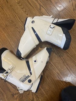 Salomon SX61 Ski Boots for Sale in Northbrook IL OfferUp