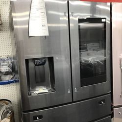 New Scratch And Dent Samsung 22.2 Cu Ft Family Hub Counter Depth Black Stainless Steel Fridge. 1 year Warranty 