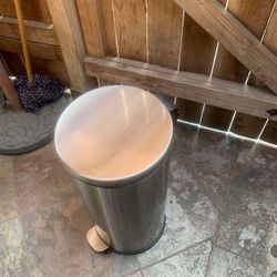 Galbanize Trash Can 