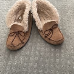 tan ugg slippers 
