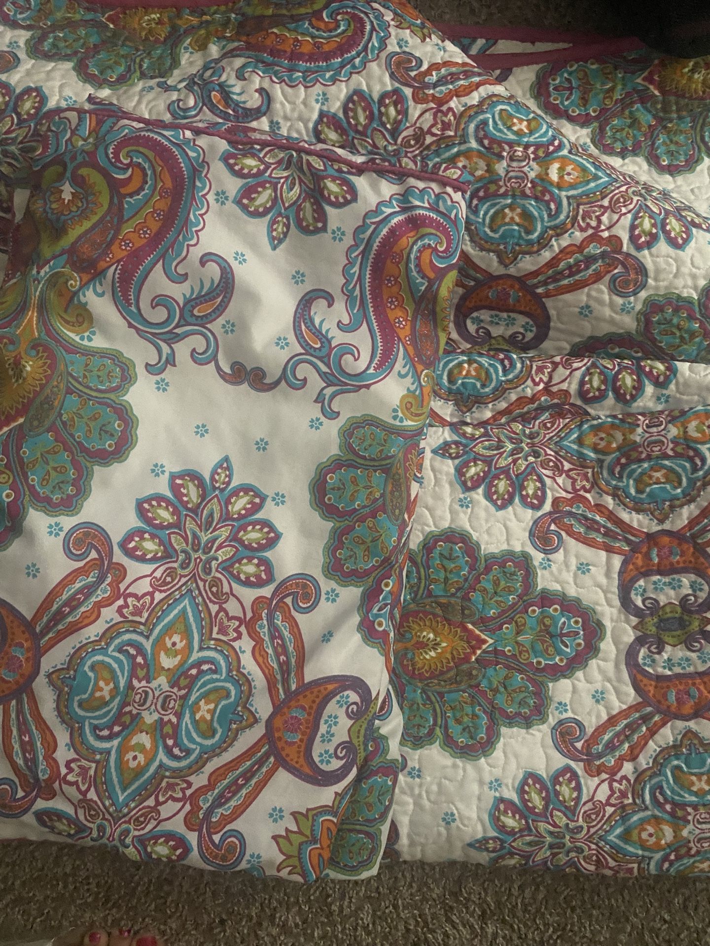Full/ Queen bedspread reversible 2 pillow shams
