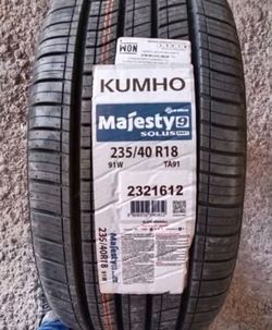 235/40/18 Llantas Kumho