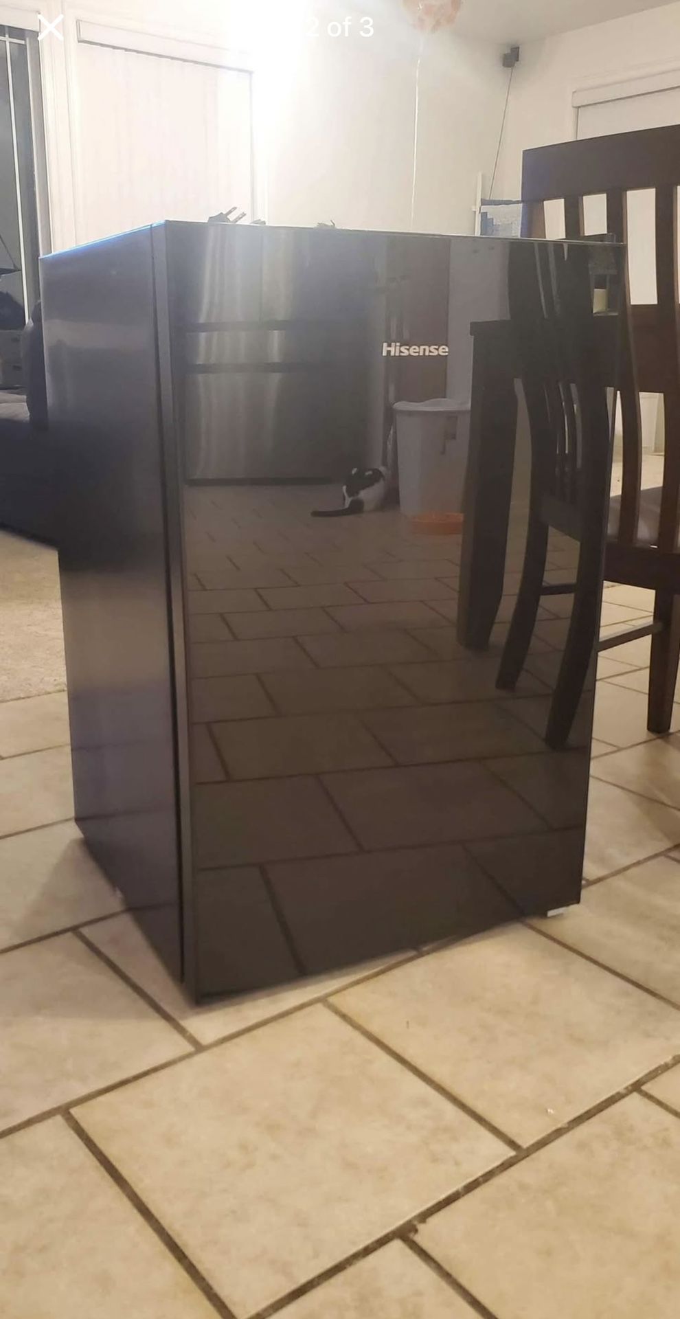 Hisense Mini Fridge- WANT GONE!