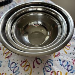 3 Different Sizes Bowls Set