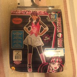Monster High costume includes wig