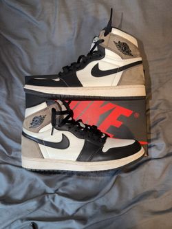 Mens size 9.5 Air Jordan 1 Mocha Highs