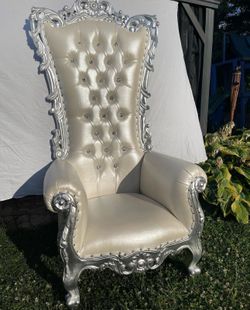 White and Silver Throne Chair (For Sale)