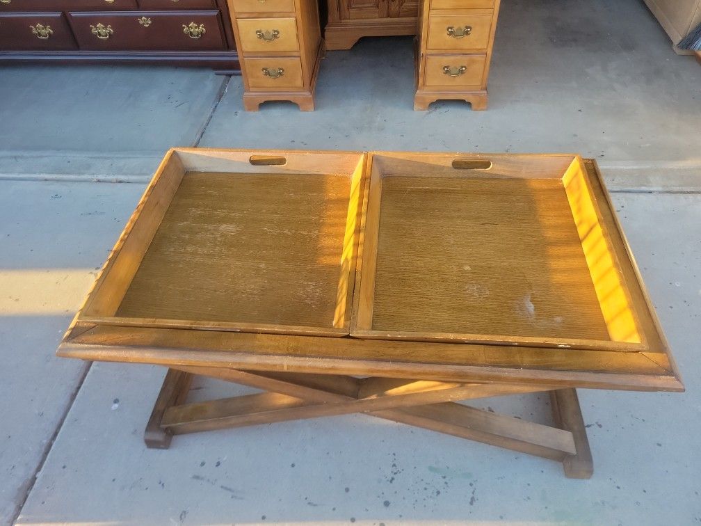 Solid Coffee Table With 2 Serving Trays On Top