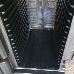 Tray holder to keep food warm