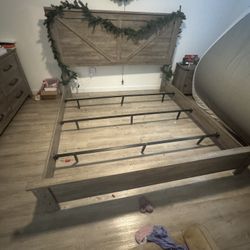 🚨 King Size Farmhouse Bed Frame – Must Go This Week 🚨