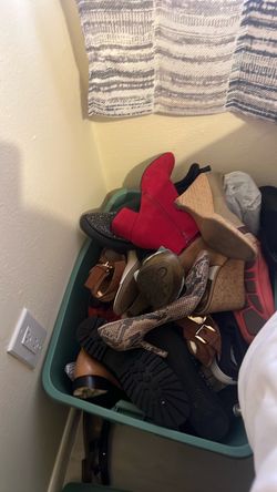20 pairs of shoes different sizes