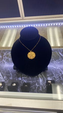 14k Gold Filigree Round Pendant Necklace