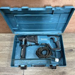 Makita 8 Amp 1in Corded Concrete Rotary Hammer Drill