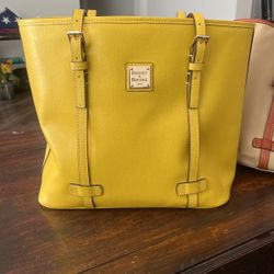 Dooney And Bourke Purse/shopper