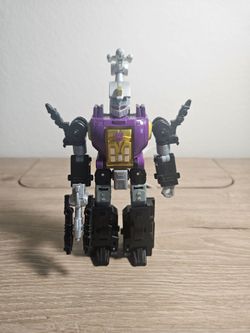 Transformers legacy evolution deluxe class bombshell