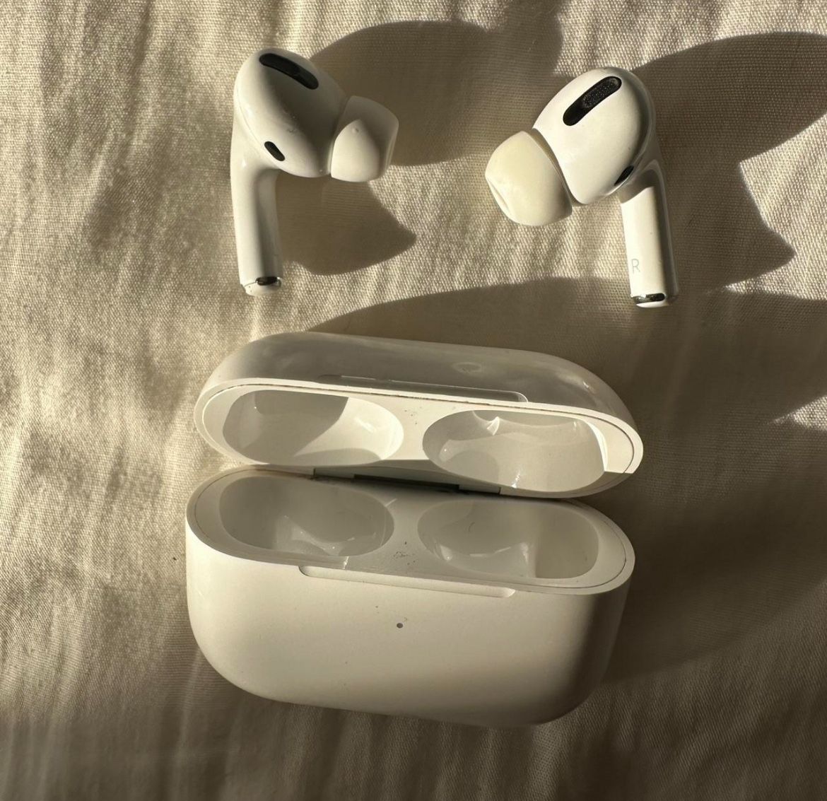 Apple AirPods Pro 1st Generation 