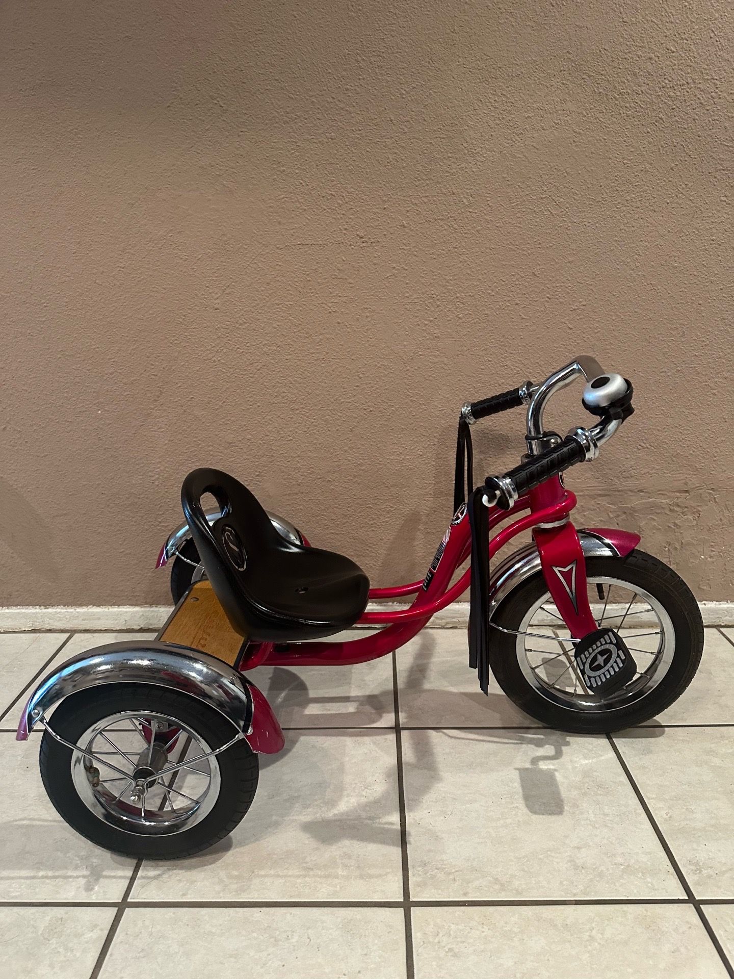 12” FRONT WHEEL SCHWINN ROADSTER CLASSIC TRICYCLE (ages 2-4) HOT PINK COLOR IN GREAT CONDITION