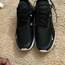 Nike Air Black And White Worn Once Great Condition I’ll Have The Bottom Cleaned More Even Though There N Great Condition 100$ OBO 