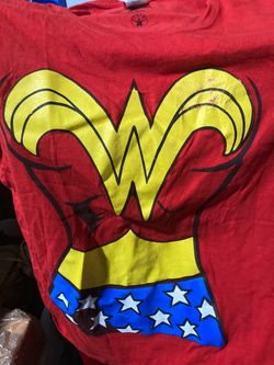 Wonder Woman T-shirt cape