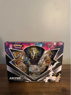 Pokemon TCG - Arceus V Figure Collection - New & Sealed