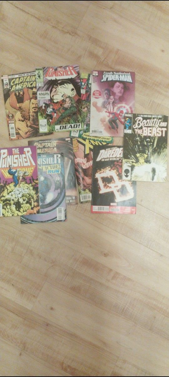 Marvel Comics 10 comics bundle deal! All mint Condition. $20 Dollars. Meet up In Jamaica Queens.