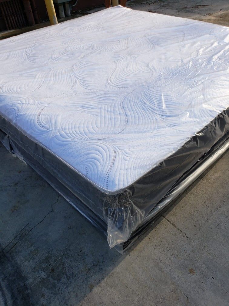 NEW QUEEN MATTRESS AND BOX SPRING 😉 100% QUALITY & CONFORM 👌