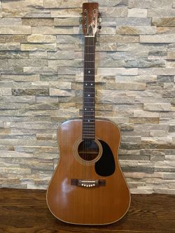 BENTLY ACOUSTIC GUITAR