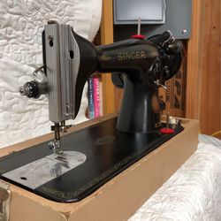 Vintage Singer Sewing Machine AM Series 