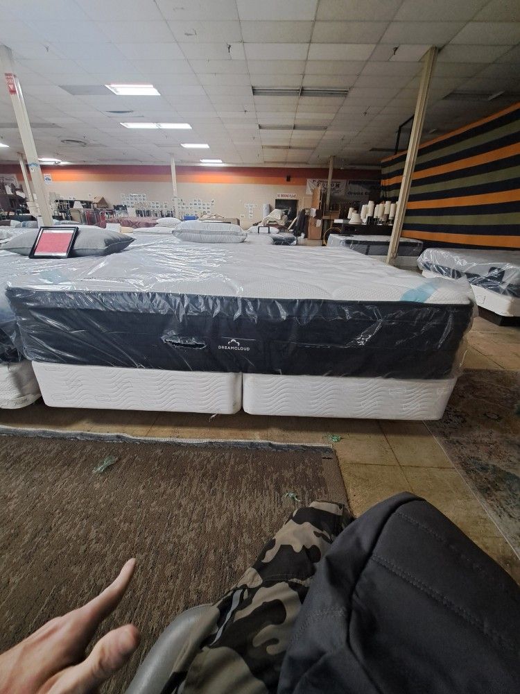 Dream Cloud Mattress