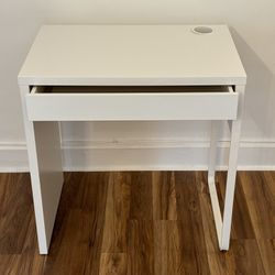 Ikea Computer Desk (like New)