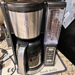 Ninja 12-Cup Programmable Coffee Brewer, 2 Brew Styles, Adjustable Warm Plate, 60oz Water Reservoir, Delay Brew - Black/Stainless Steel