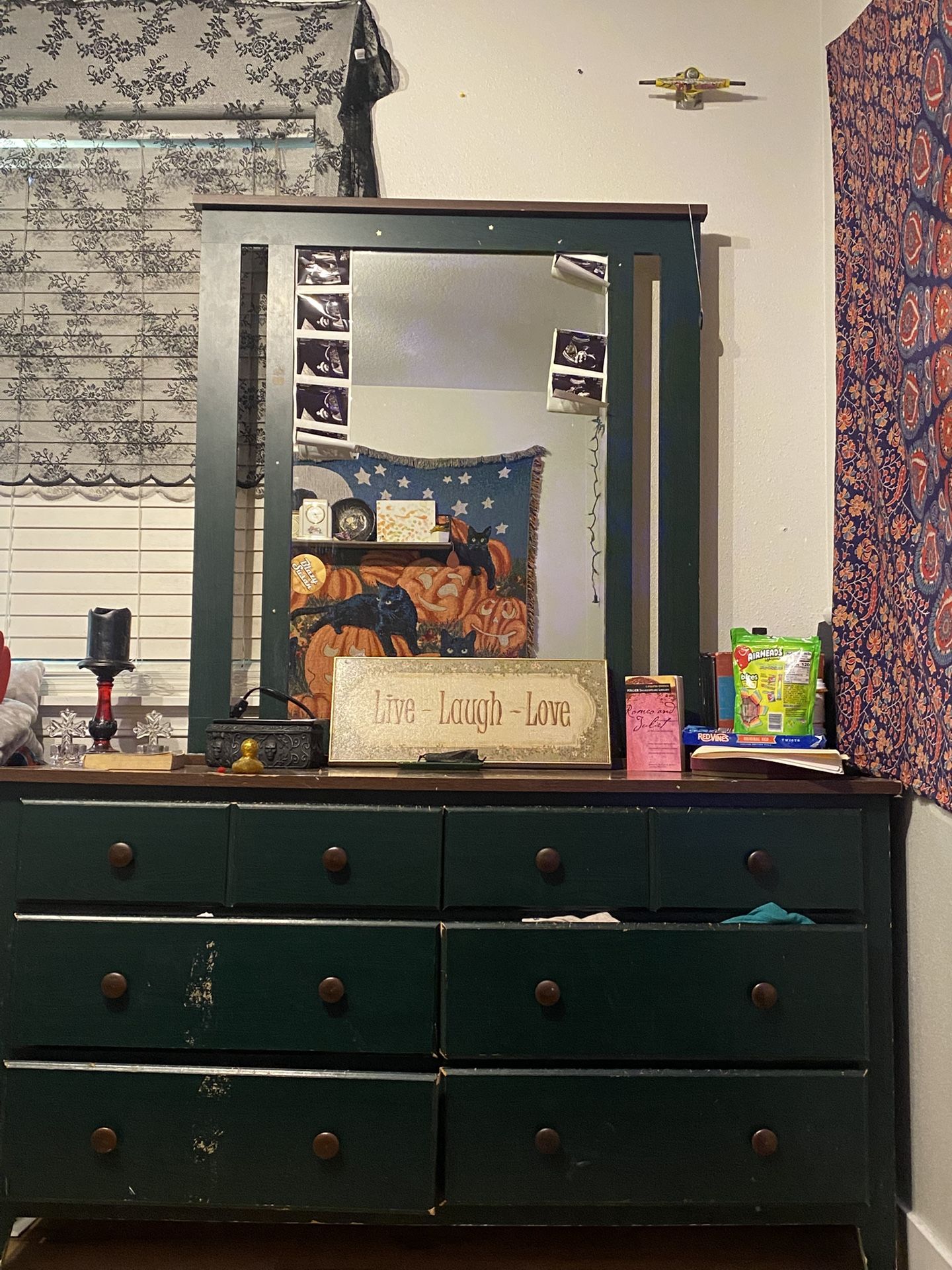 Dresser With Mirror