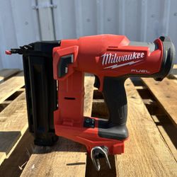 Milwaukee TOOL ONLY  M18 FUEL 18-Volt Lithium-lon Brushless Cordless Gen II 18-Gauge Brad Nailer USED $220
