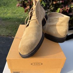 Title: TOD’S Beige Suede Chukka Boots  