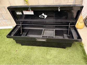 Truck tool box