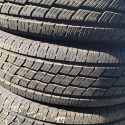 Vendo 3 Llantas Usadas 235 70 16 Toyo 98 Devida 